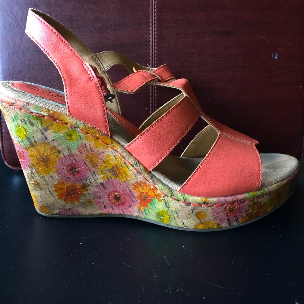 Sonoma Pink Floral Wedges sz 10